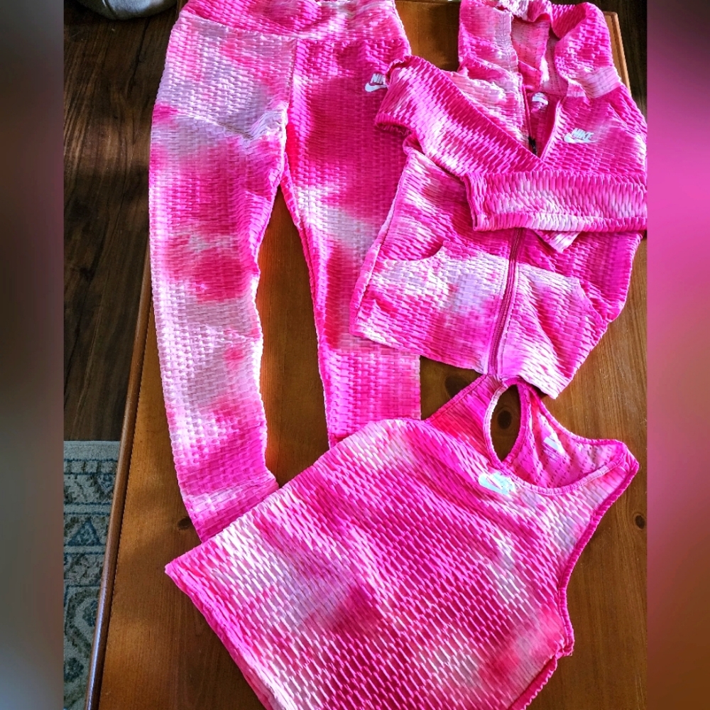 Nike Large Pink and White Tie-Dye Activewear Set